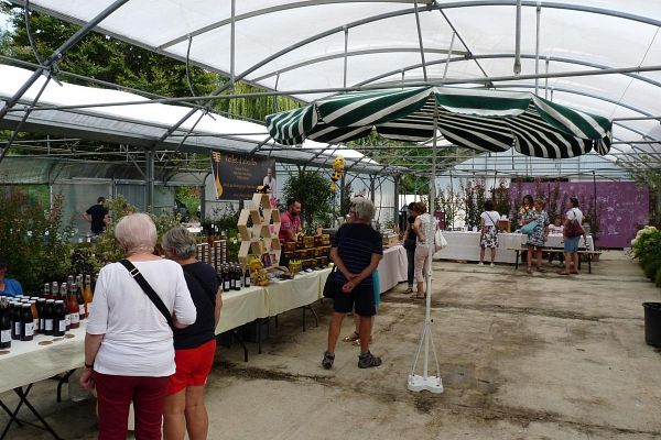 Marché nocturne d'artisans et producteurs locaux